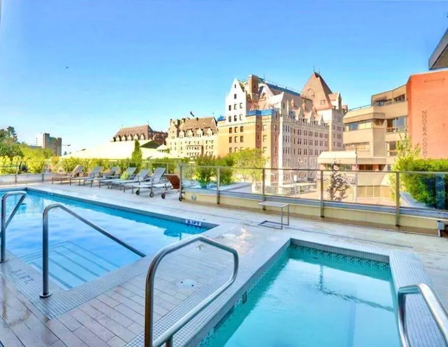 Victoria'S Best Location 2 Bedroom Luxe Condo