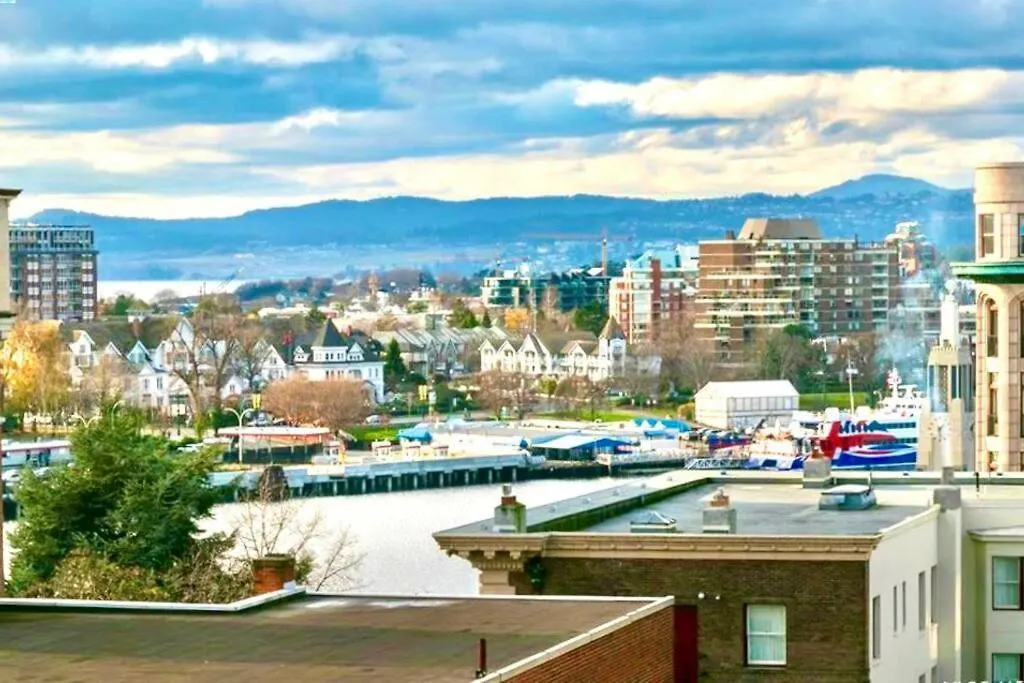 Victoria'S Best Location 2 Bedroom Luxe Condo Βικτώρια