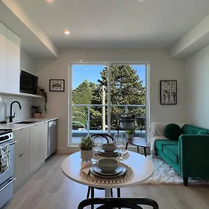  Holiday home Hillside Oasis By Iris Properties!