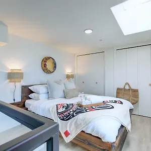  Apartment West Coast Loft With Rooftop Patio + Harbour View