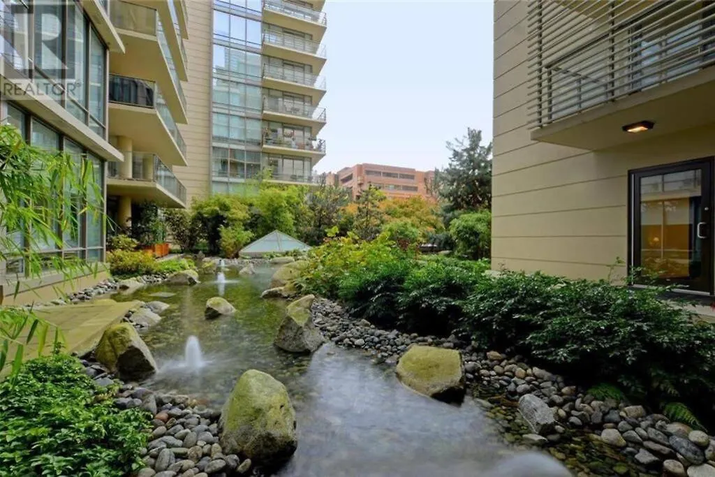 Victoria'S Best Location 2 Bedroom Luxe Condo 0*, Victoria Canada