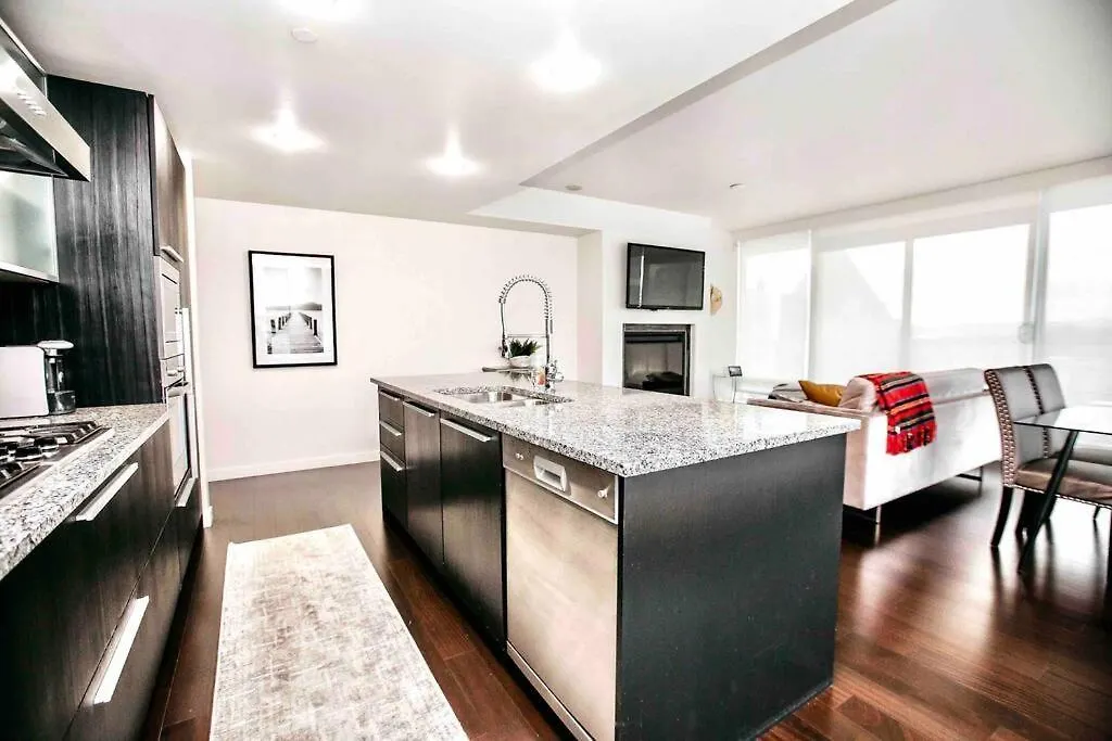 Victoria'S Best Location 2 Bedroom Luxe Condo Canada