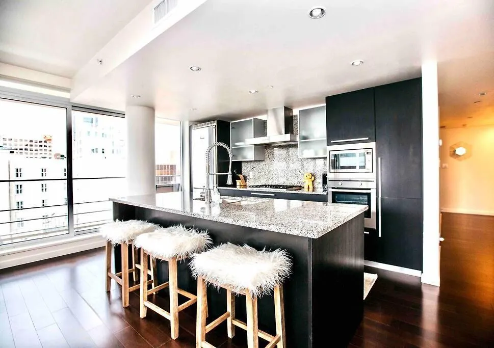 Apartment Victoria'S Best Location 2 Bedroom Luxe Condo
